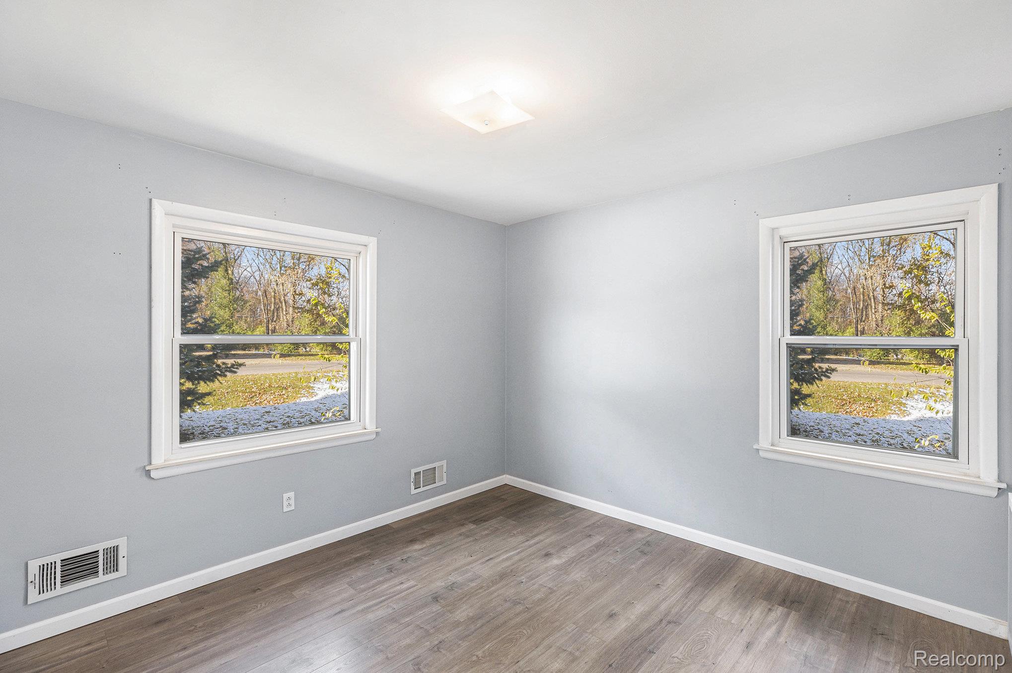 Rochester Hills, Michigan 48307, United States, 4 Bedrooms Bedrooms, ,2 BathroomsBathrooms,Residential,Active,245117