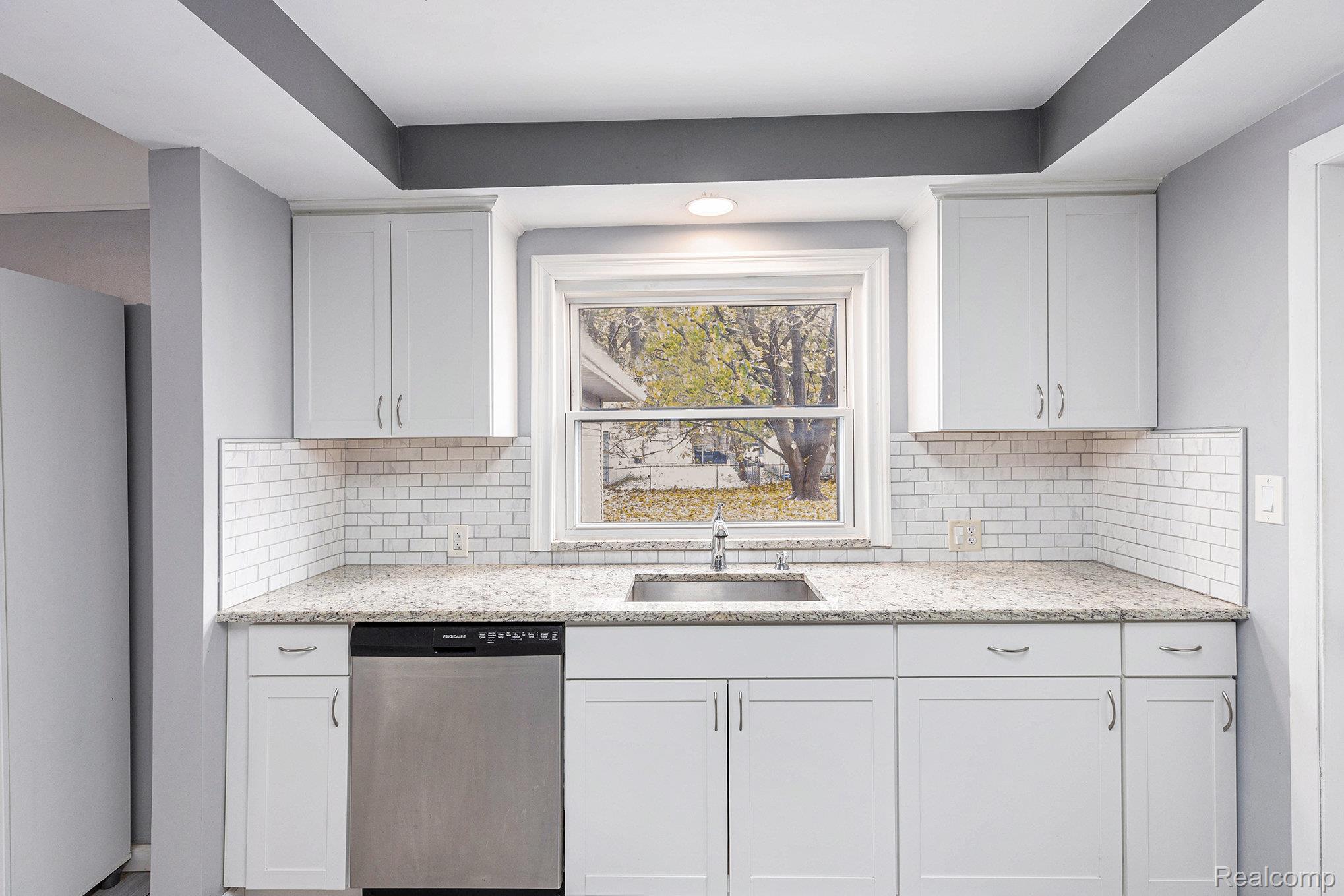 Rochester Hills, Michigan 48307, United States, 4 Bedrooms Bedrooms, ,2 BathroomsBathrooms,Residential,Active,245117