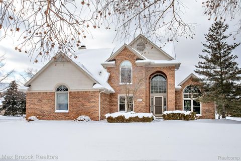 6817 Woodcrest Drive Troy City MI 48098