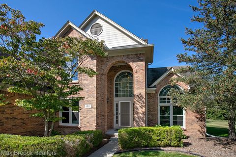 6817 Woodcrest Drive Troy City MI 48098