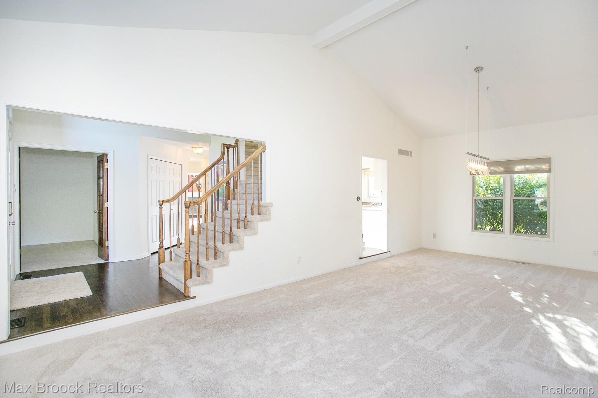 6817 Woodcrest Drive