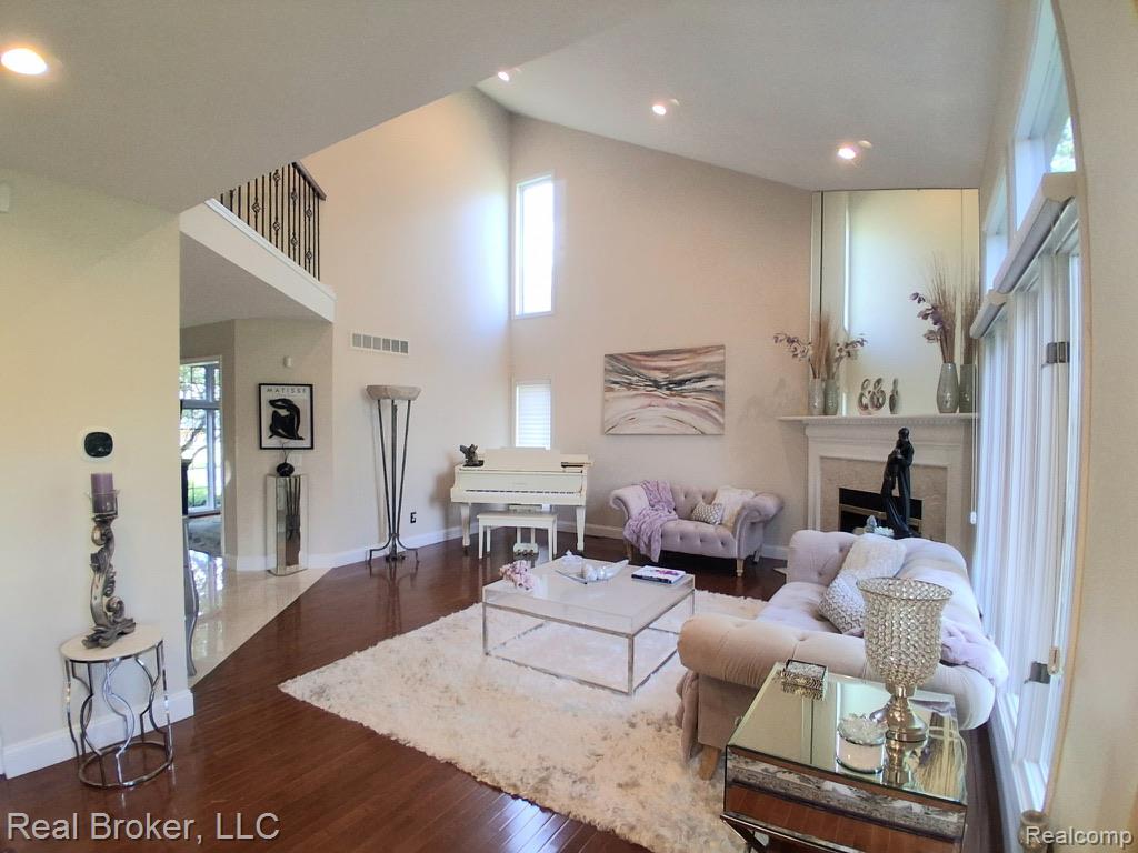 37814 Avon Lane