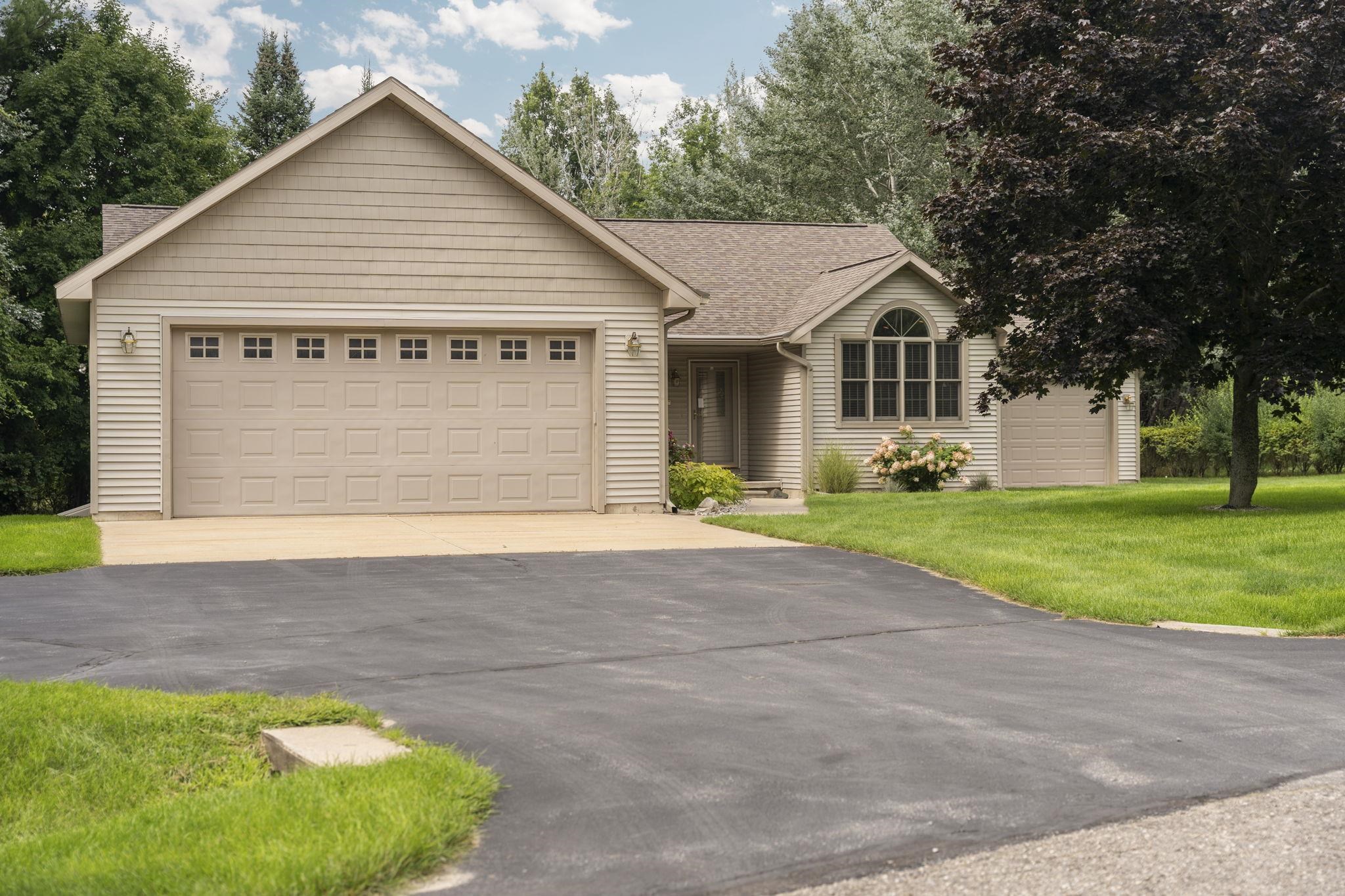 9550 Lakeside Drive
