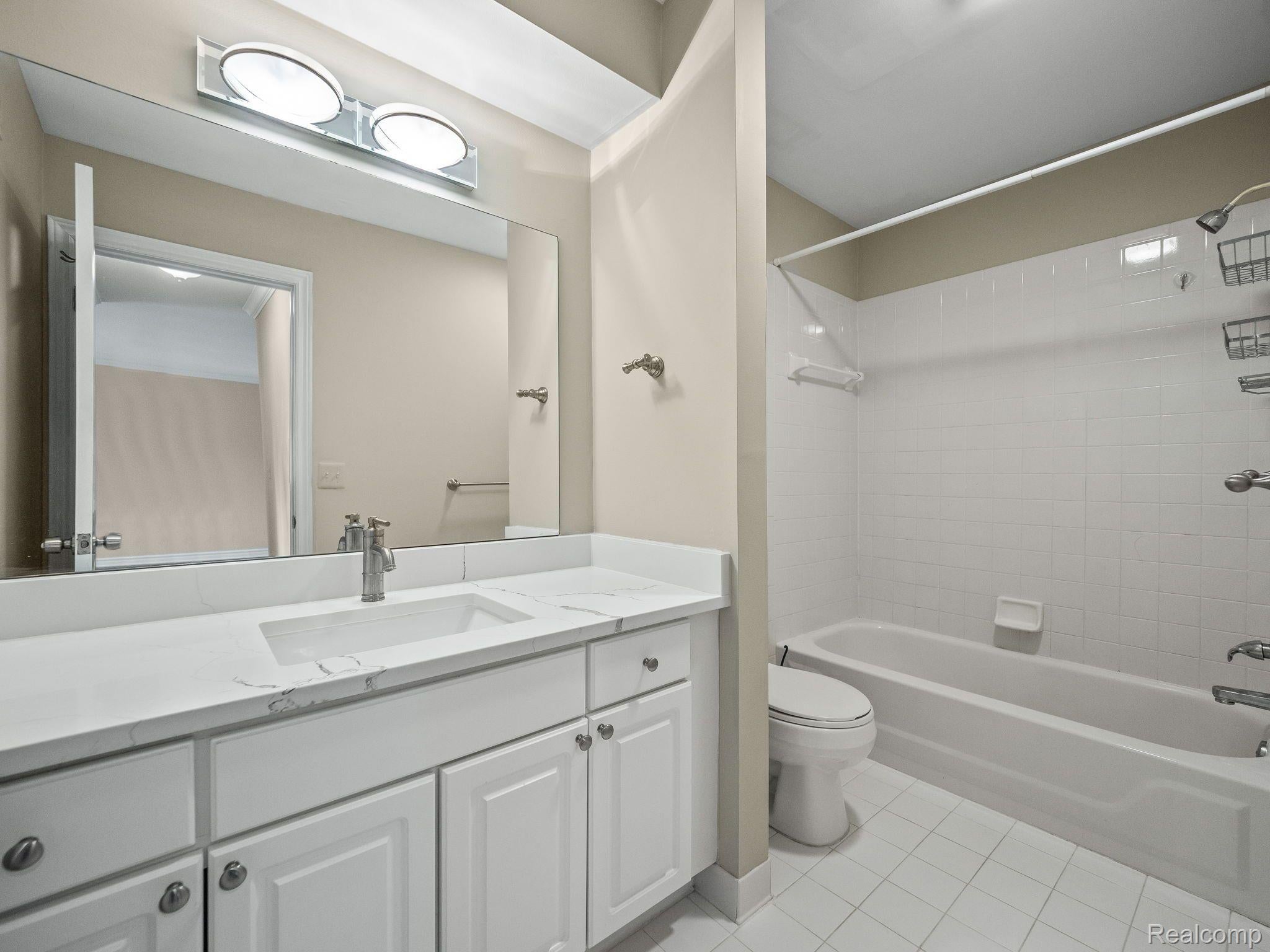 444 CHESTER Street 425