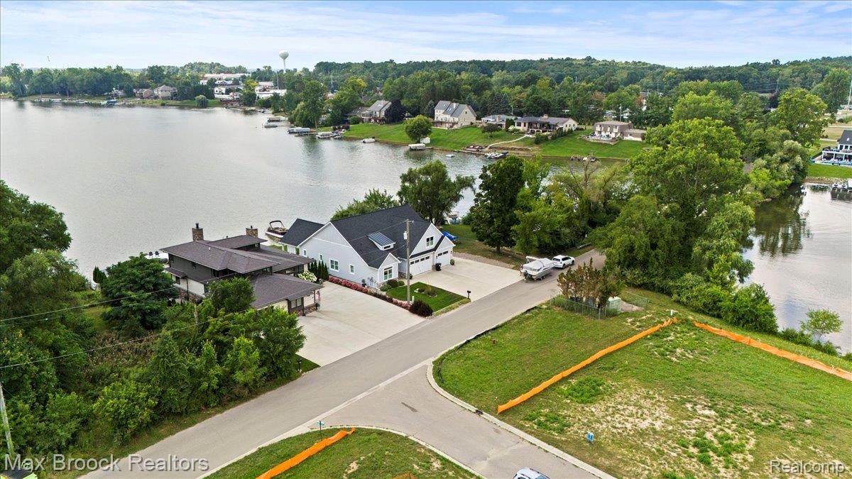 8184 Woodland Shore Drive