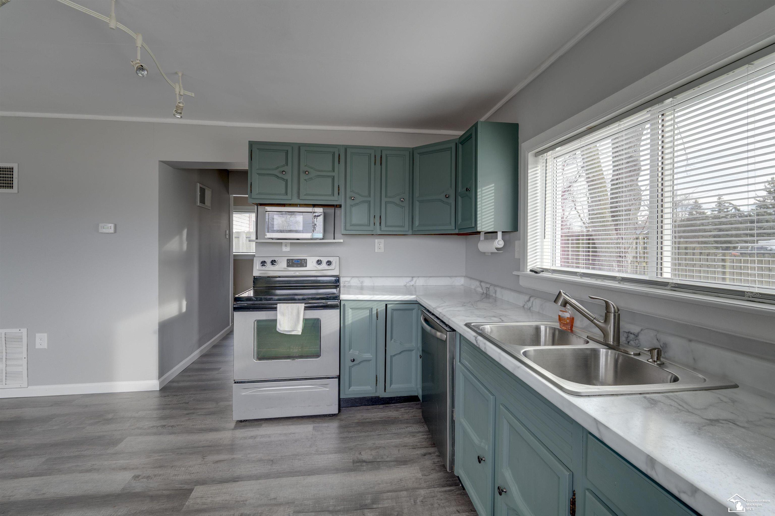 965 Streetman Street