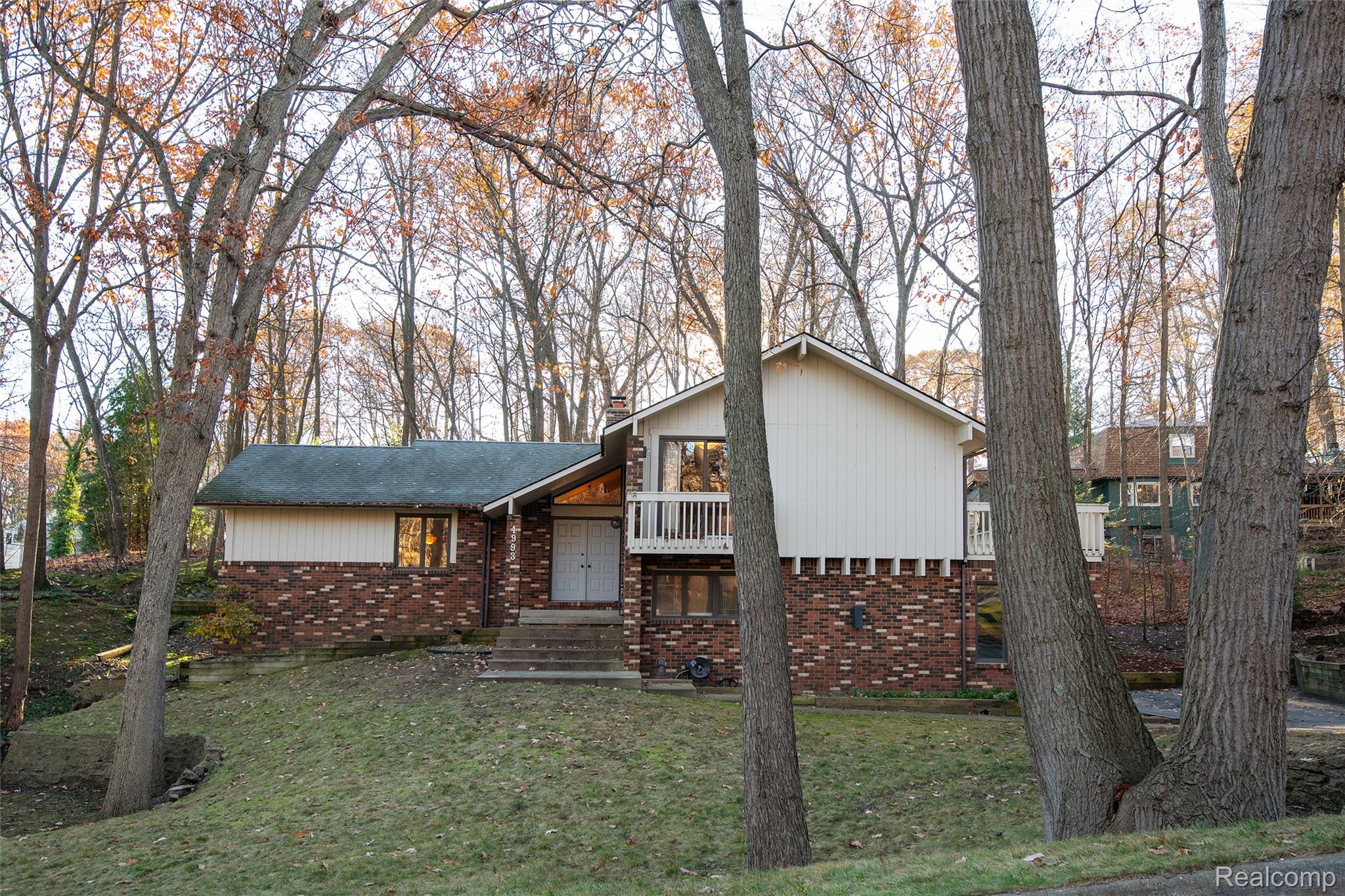 4993 Tiohero Boulevard