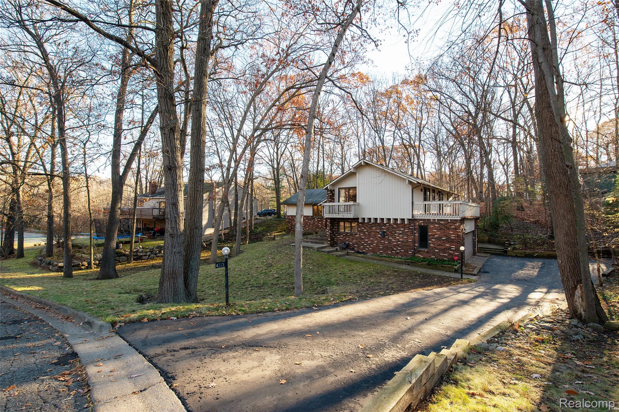 4993 Tiohero Boulevard