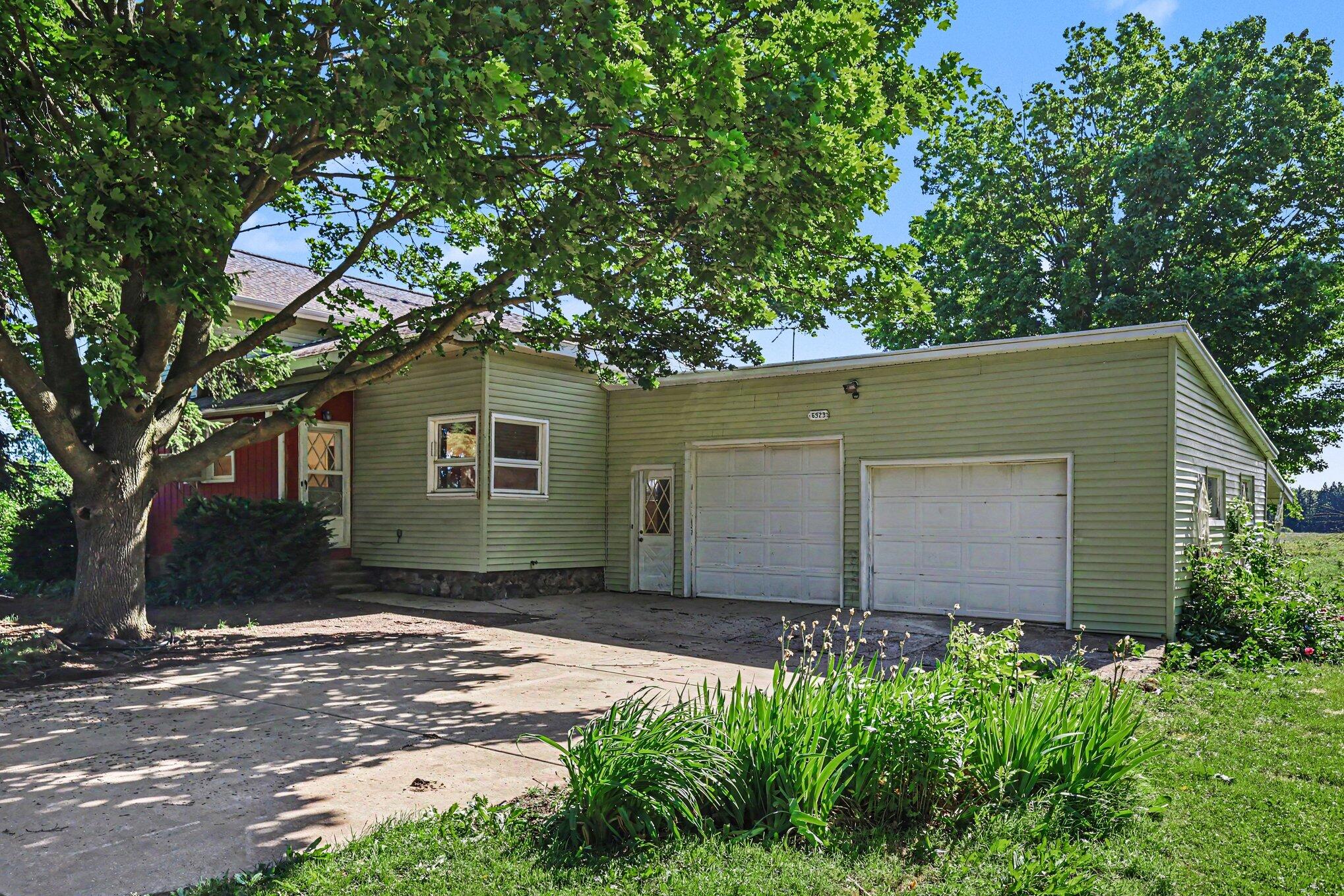 6923 Young Road