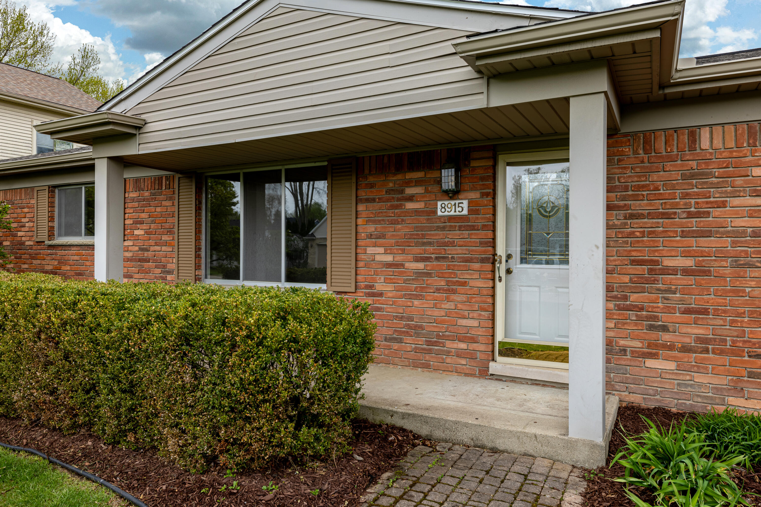 8915 Oakview Street