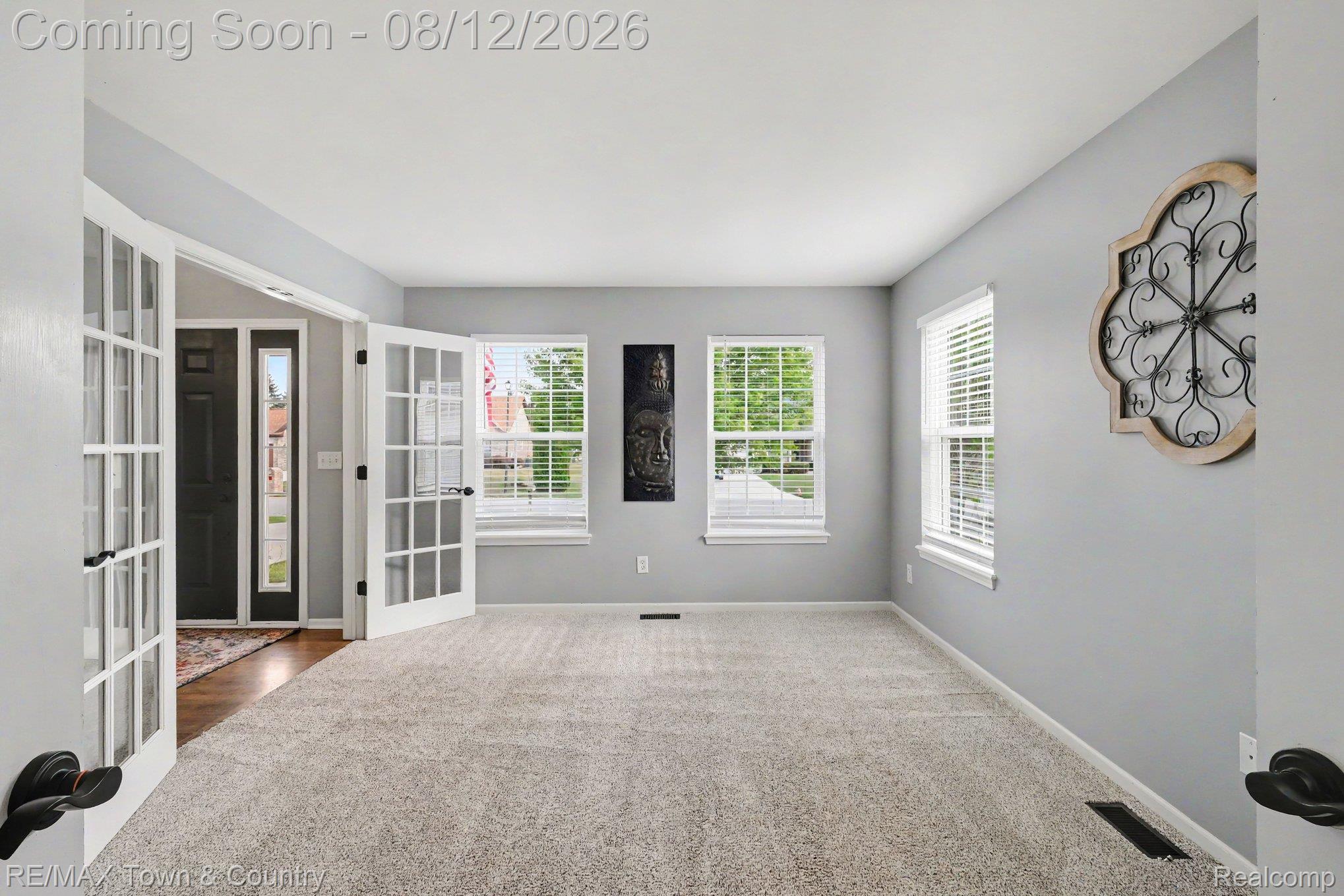 5048 Meadowbrook Lane