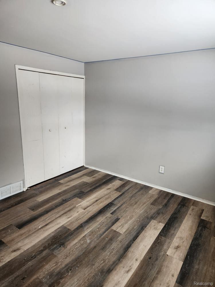 15587 Oakbrook Street