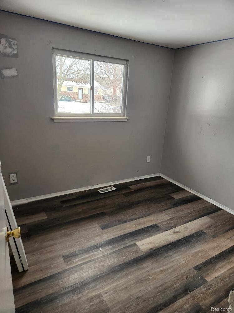 15587 Oakbrook Street