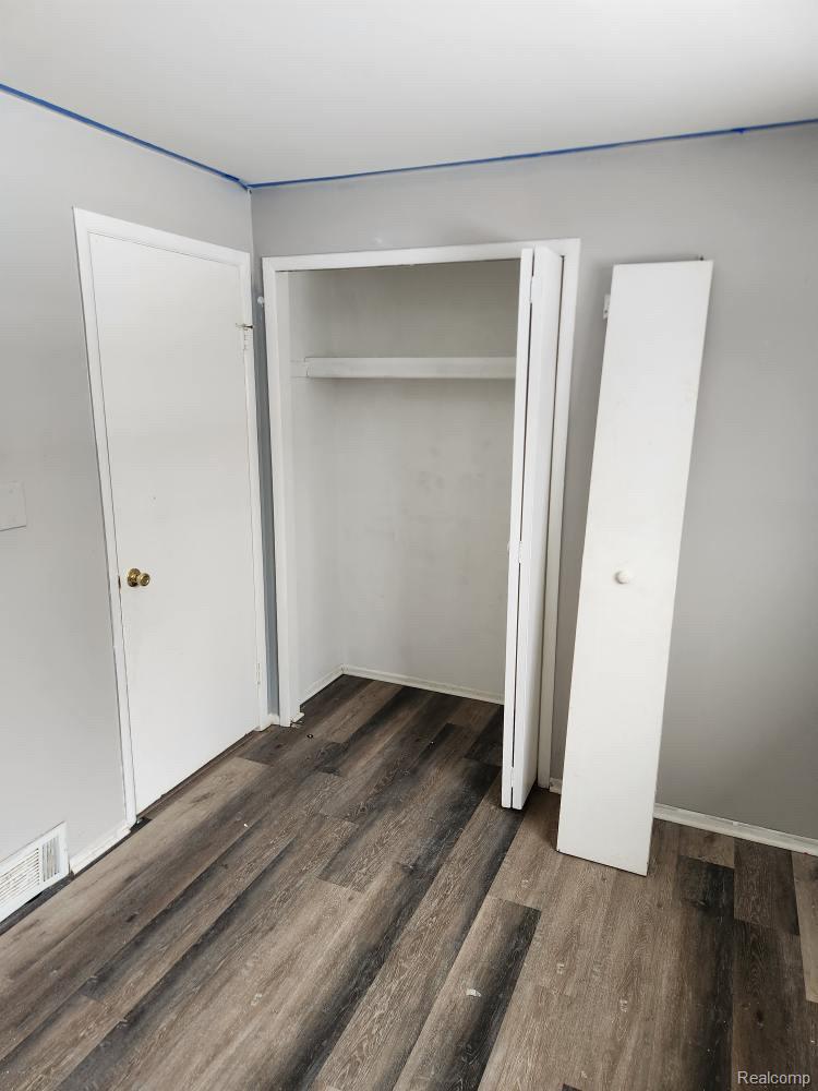 15587 Oakbrook Street