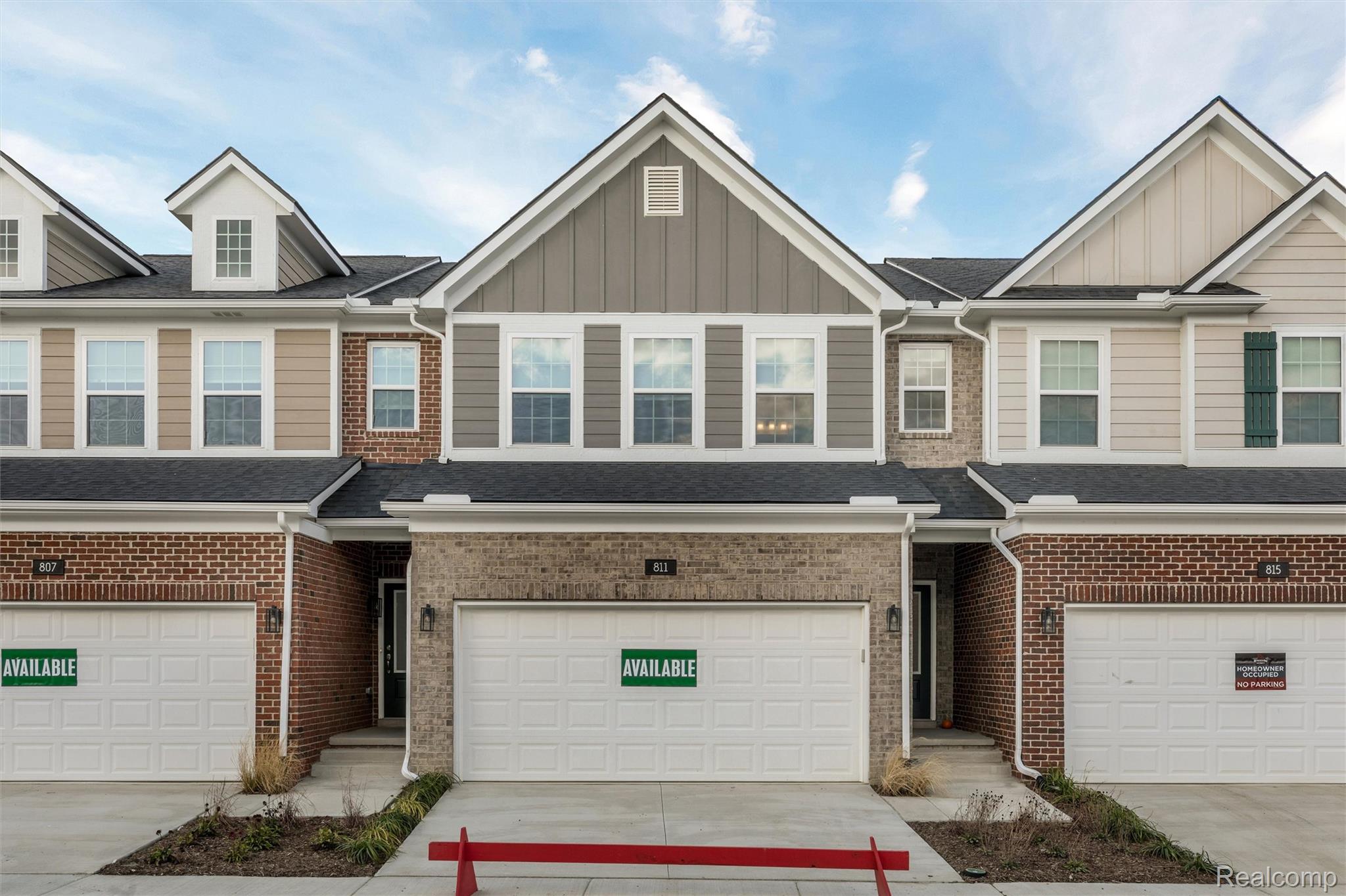 811 Balmoral Ln