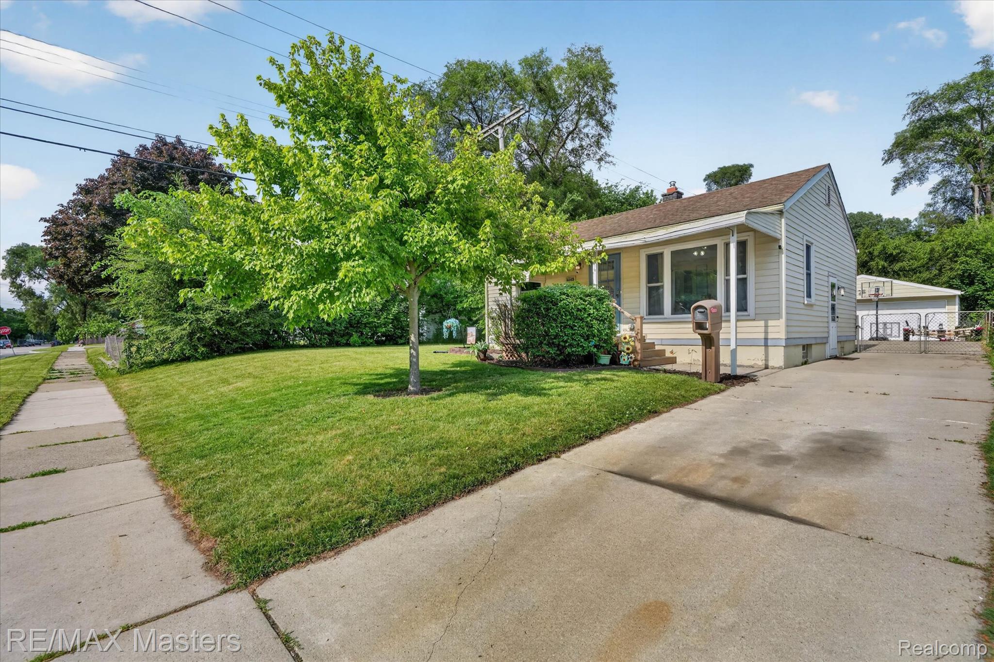 4643 Niagara Street