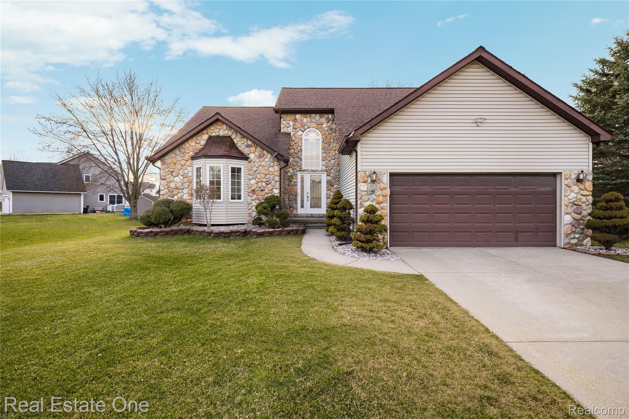 4438 Great Oaks Drive