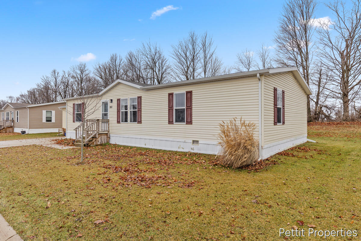 7204 E Grand River Avenue 253