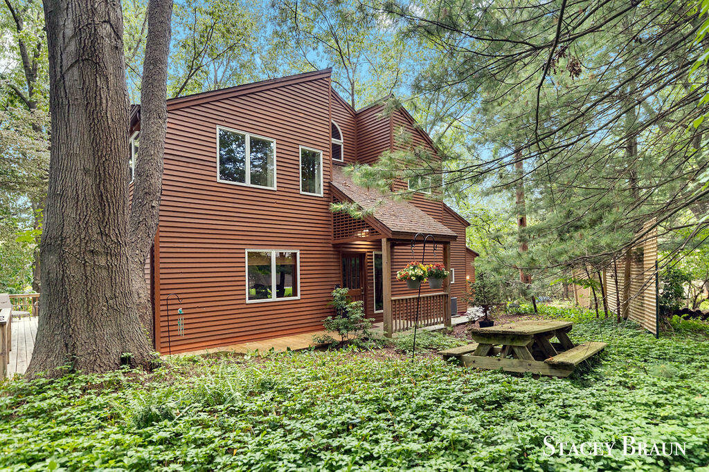 3493 Riverwoods Drive NE