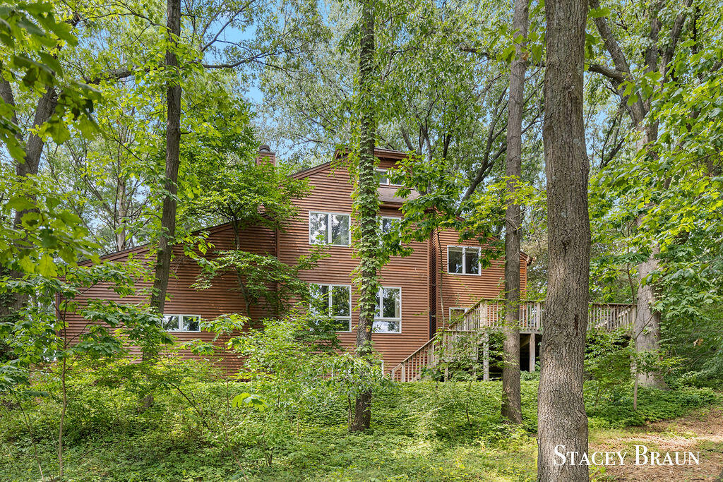 3493 Riverwoods Drive NE