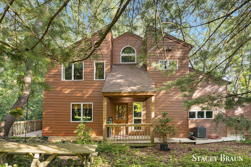 3493 Riverwoods Drive NE