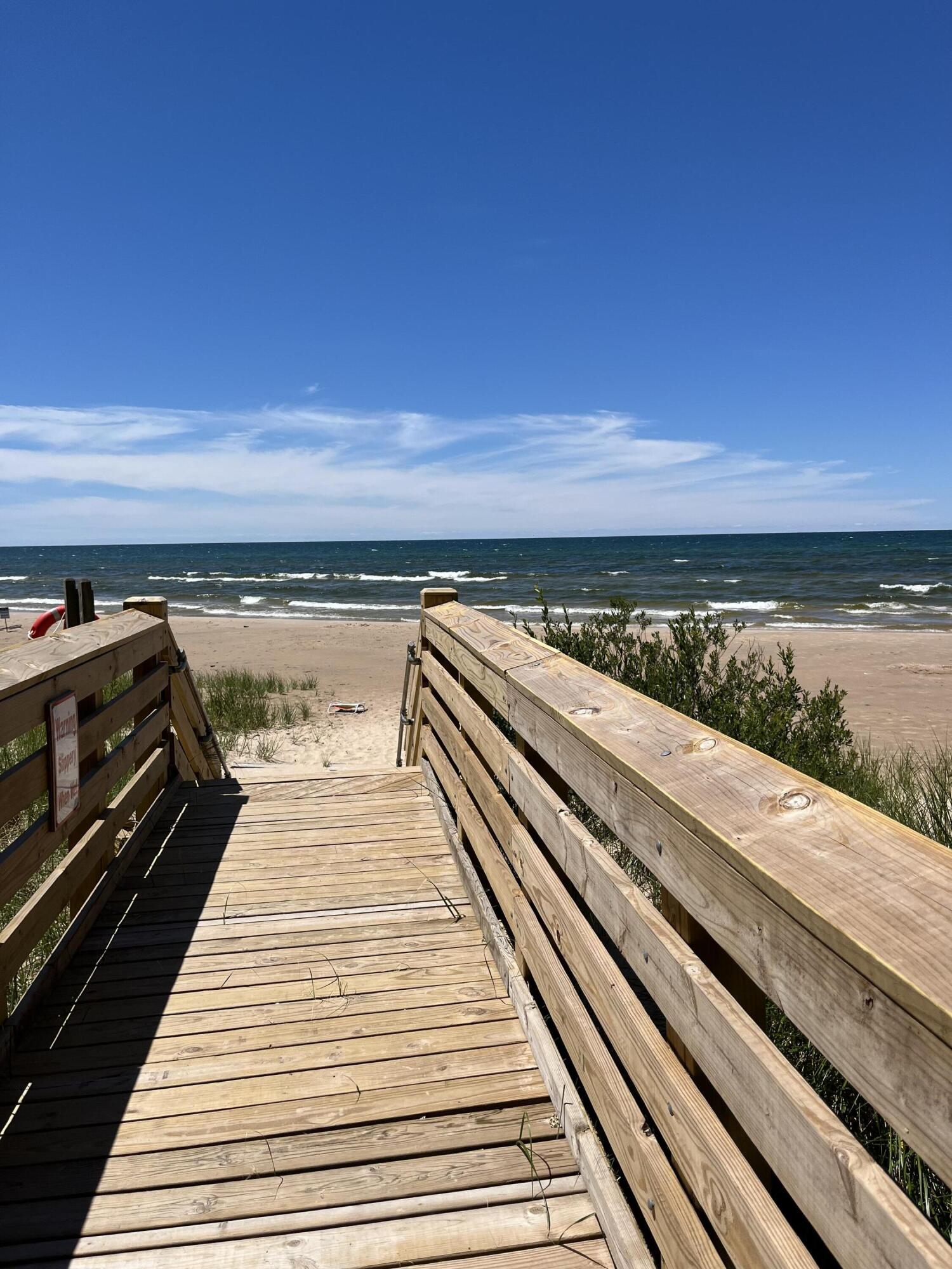 4760 N Lakeshore Drive