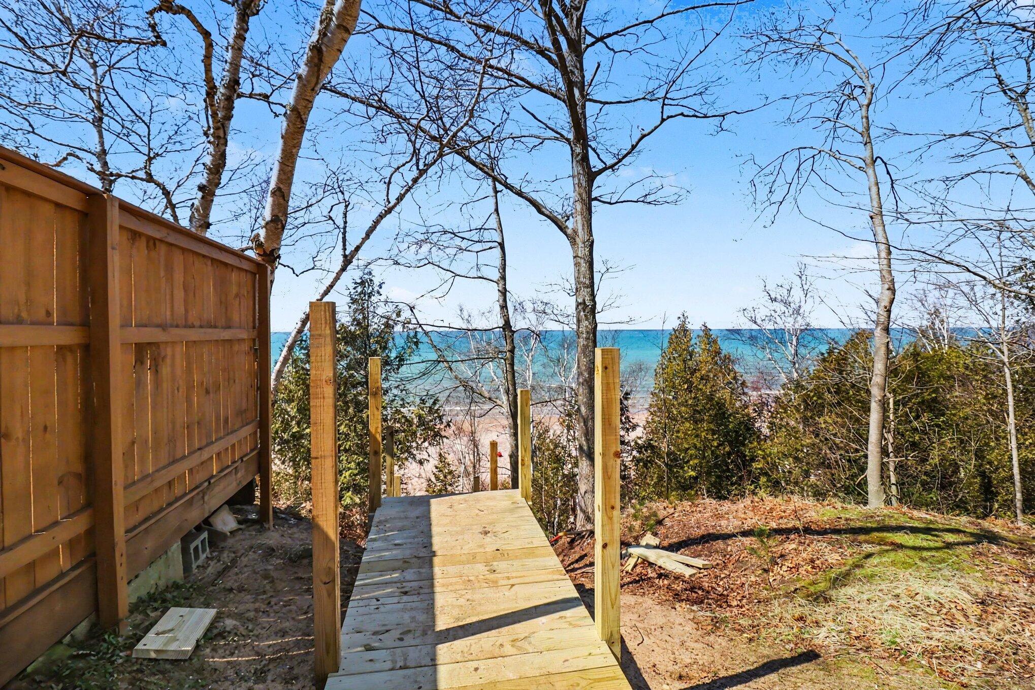 4760 N Lakeshore Drive