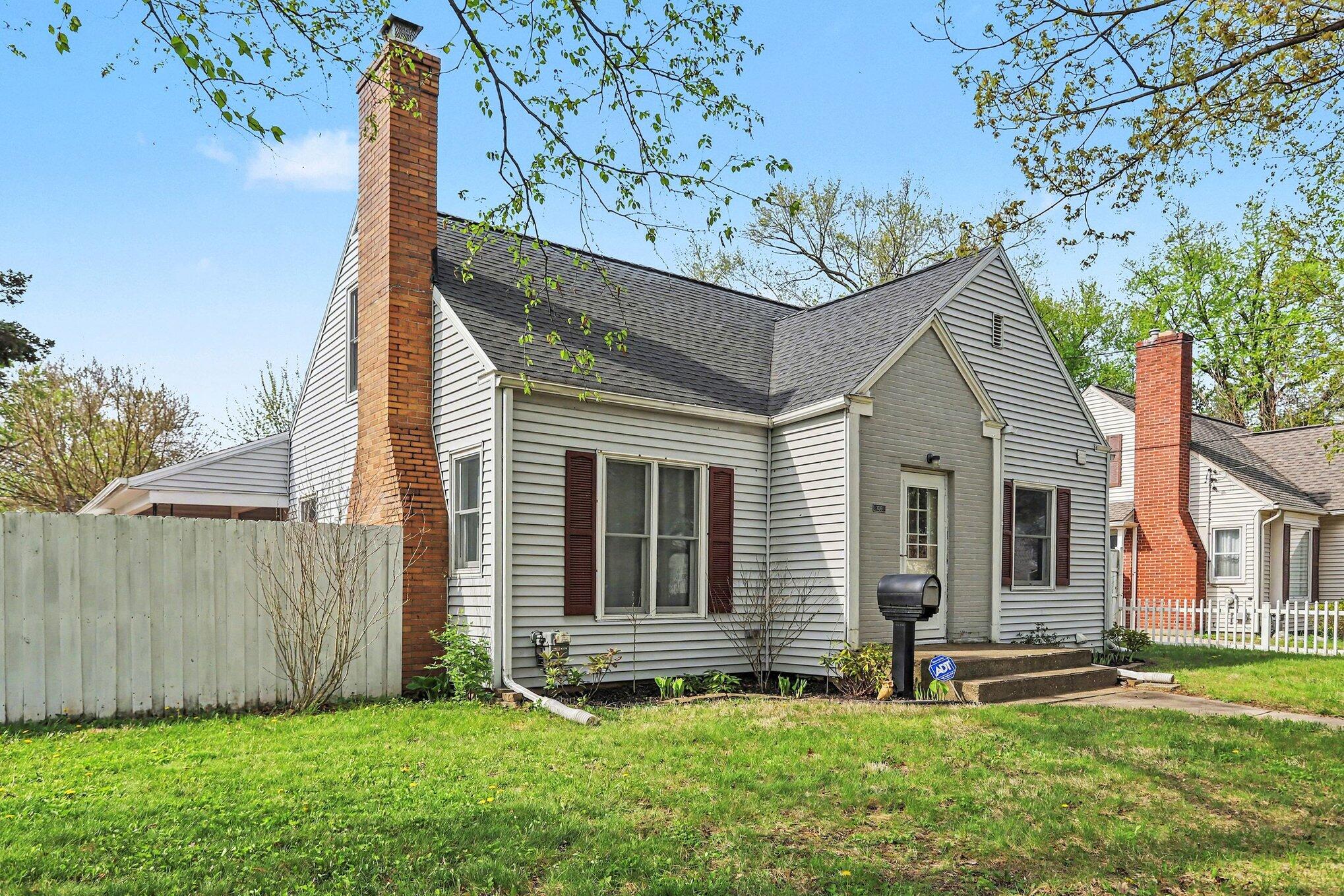 1528 Roseland Avenue