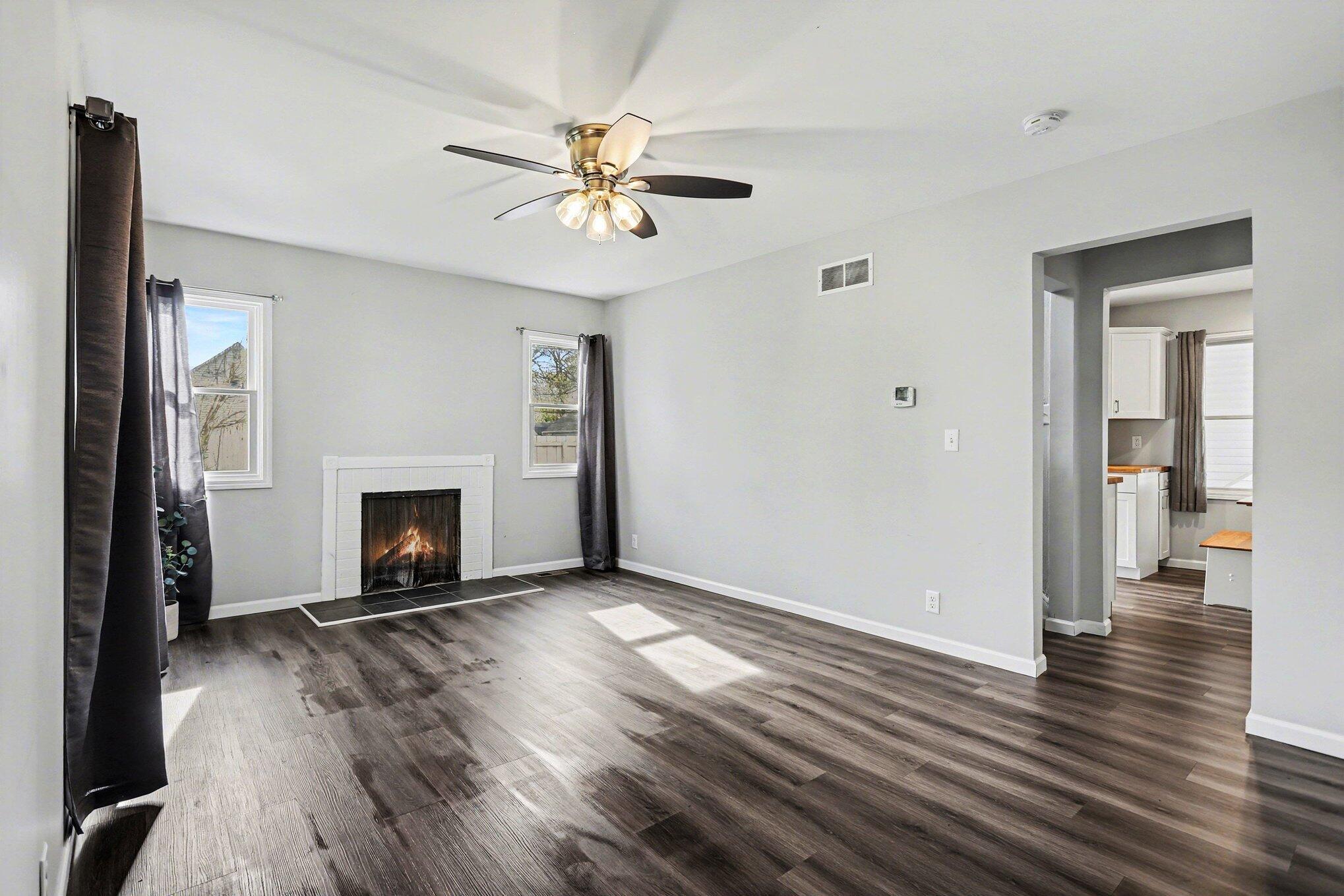 1528 Roseland Avenue