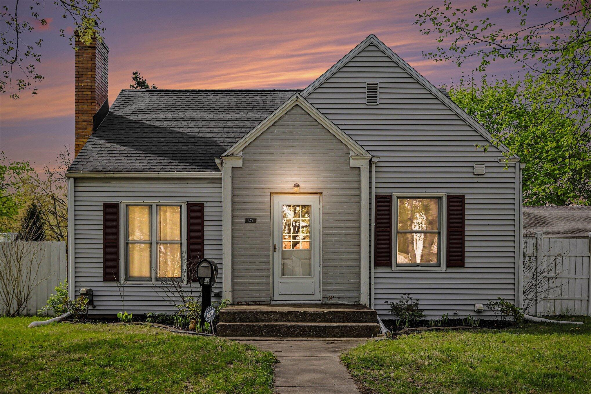 1528 Roseland Avenue