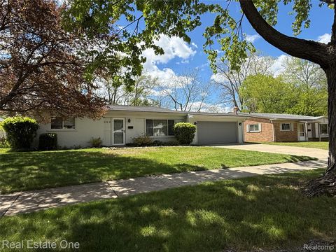 Photo of 303 N Hill Circle, Rochester City, MI 48307 (MLS # 20261024859)