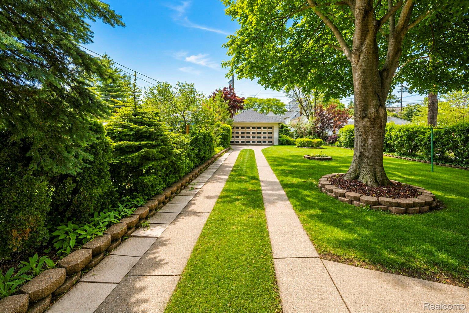 447 Maple Street