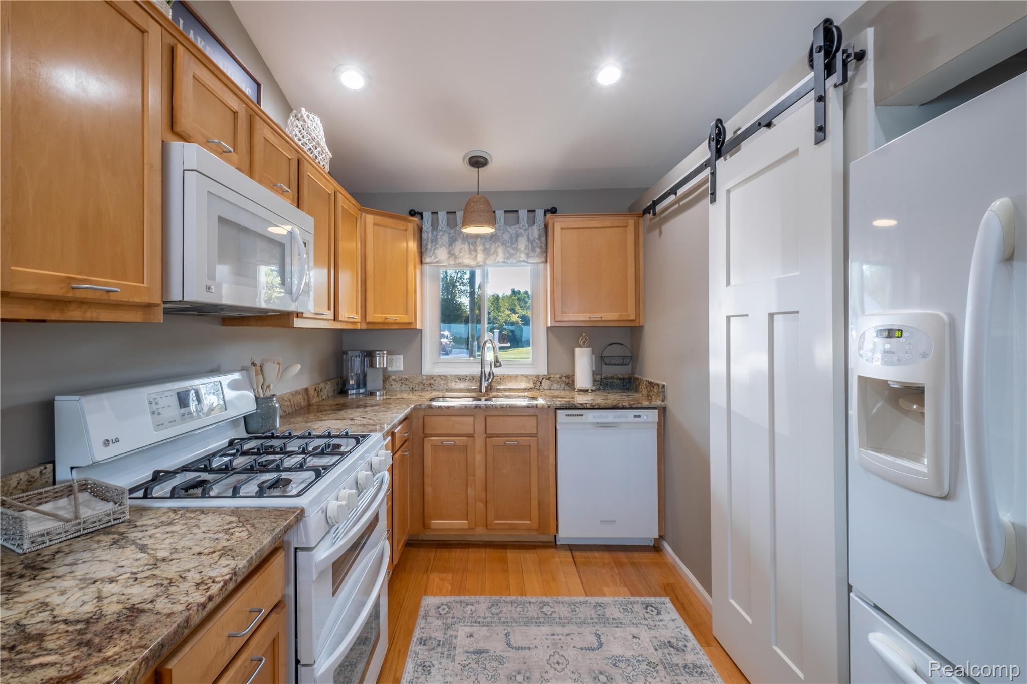 Northfield Township, Michigan 48189, United States, 2 Bedrooms Bedrooms, ,2 BathroomsBathrooms,Residential,Pending,212858