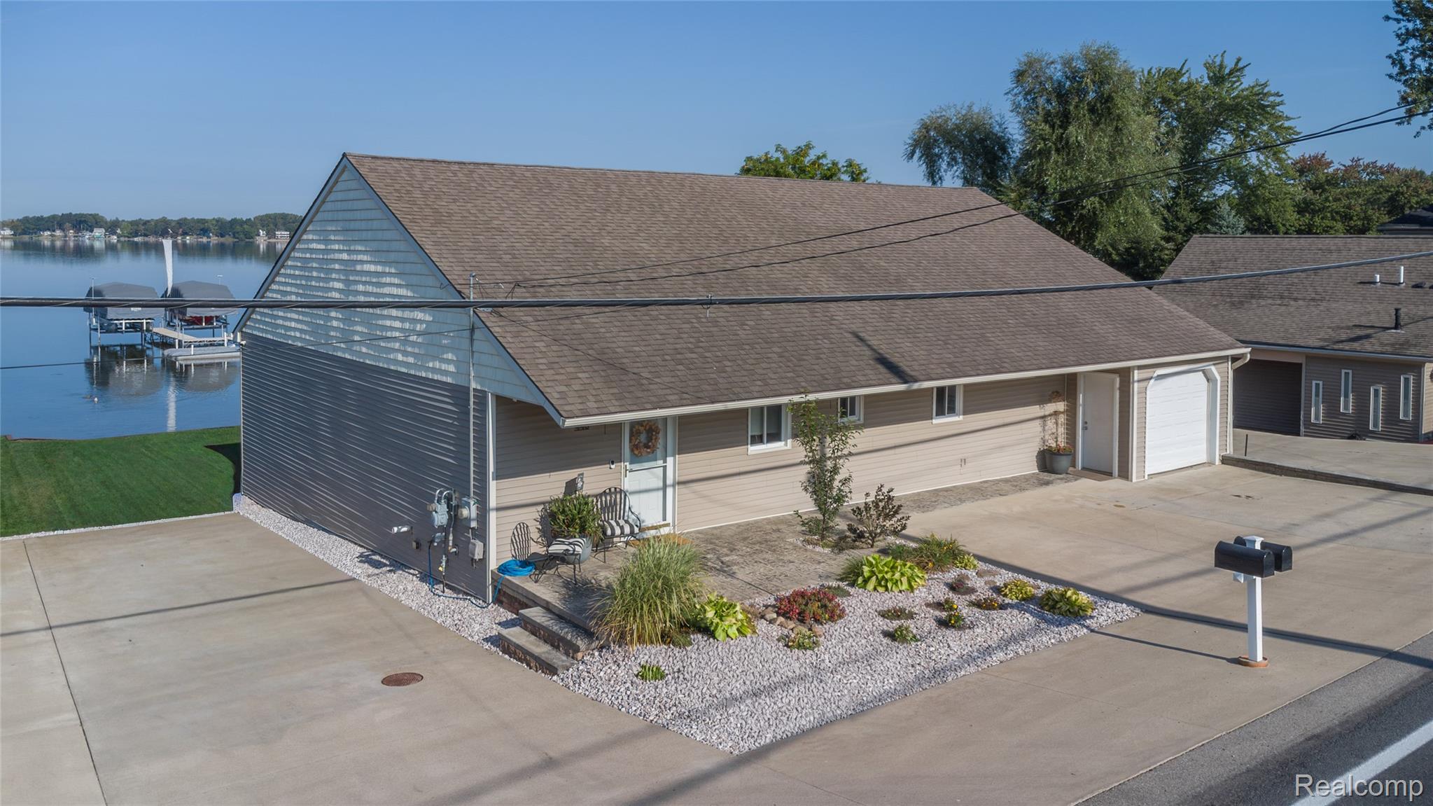 Northfield Township, Michigan 48189, United States, 2 Bedrooms Bedrooms, ,2 BathroomsBathrooms,Residential,Pending,212858