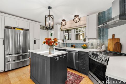 Tiny photo for 519 S 7th Street, Grand Haven City, MI 49417 (MLS # 71026009089)