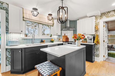 Tiny photo for 519 S 7th Street, Grand Haven City, MI 49417 (MLS # 71026009089)