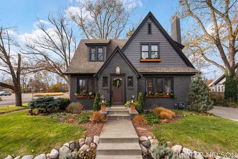 Tiny photo for 519 S 7th Street, Grand Haven City, MI 49417 (MLS # 71026009089)