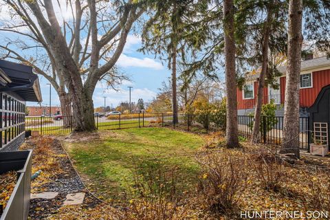 Tiny photo for 519 S 7th Street, Grand Haven City, MI 49417 (MLS # 71026009089)