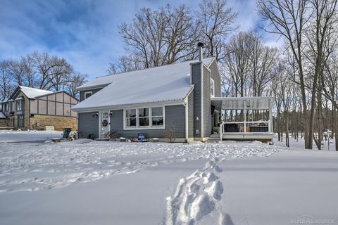 65 Woodside Lane Oakland Charter Township MI 48360