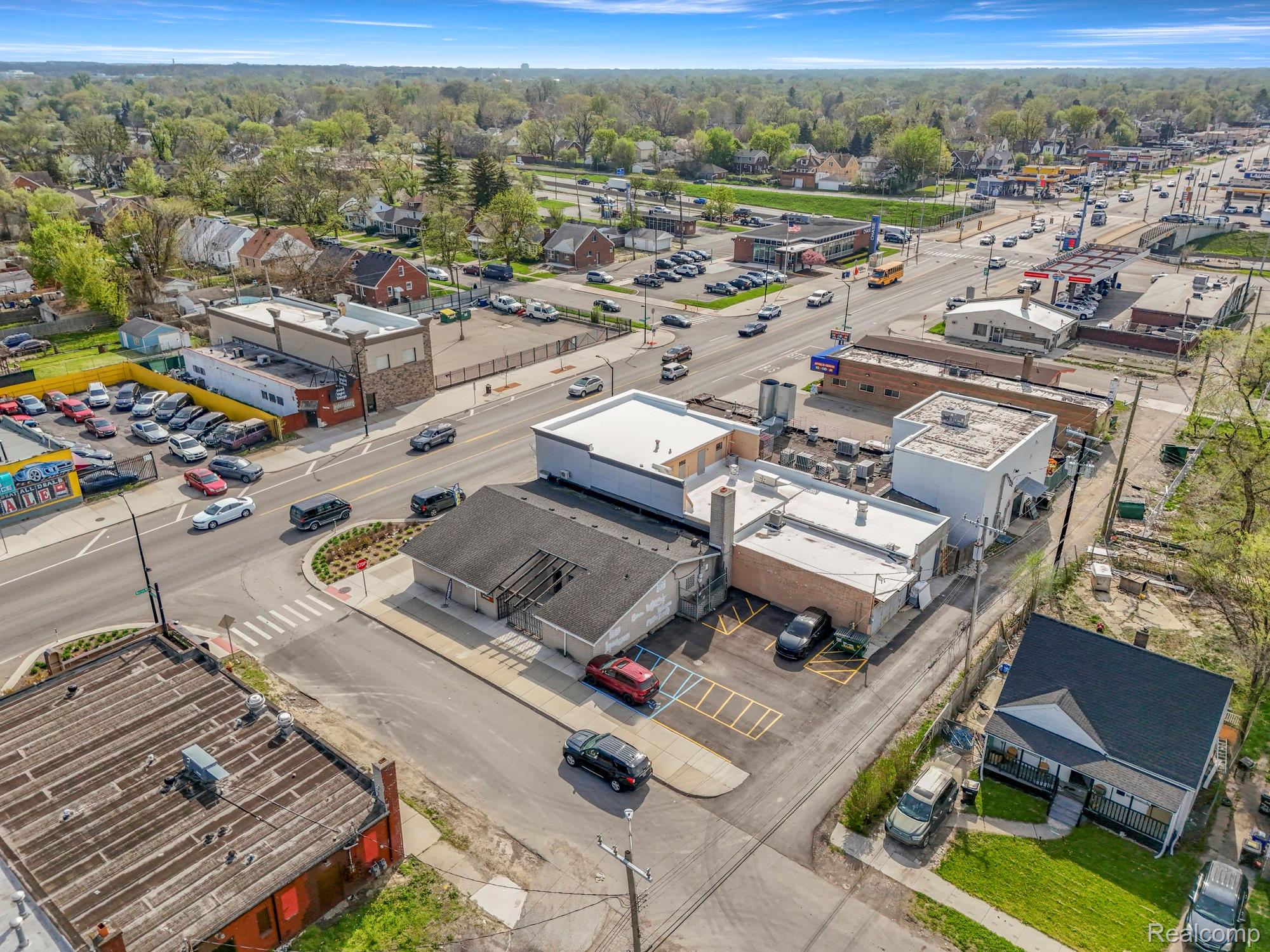 17600 W Warren Avenue