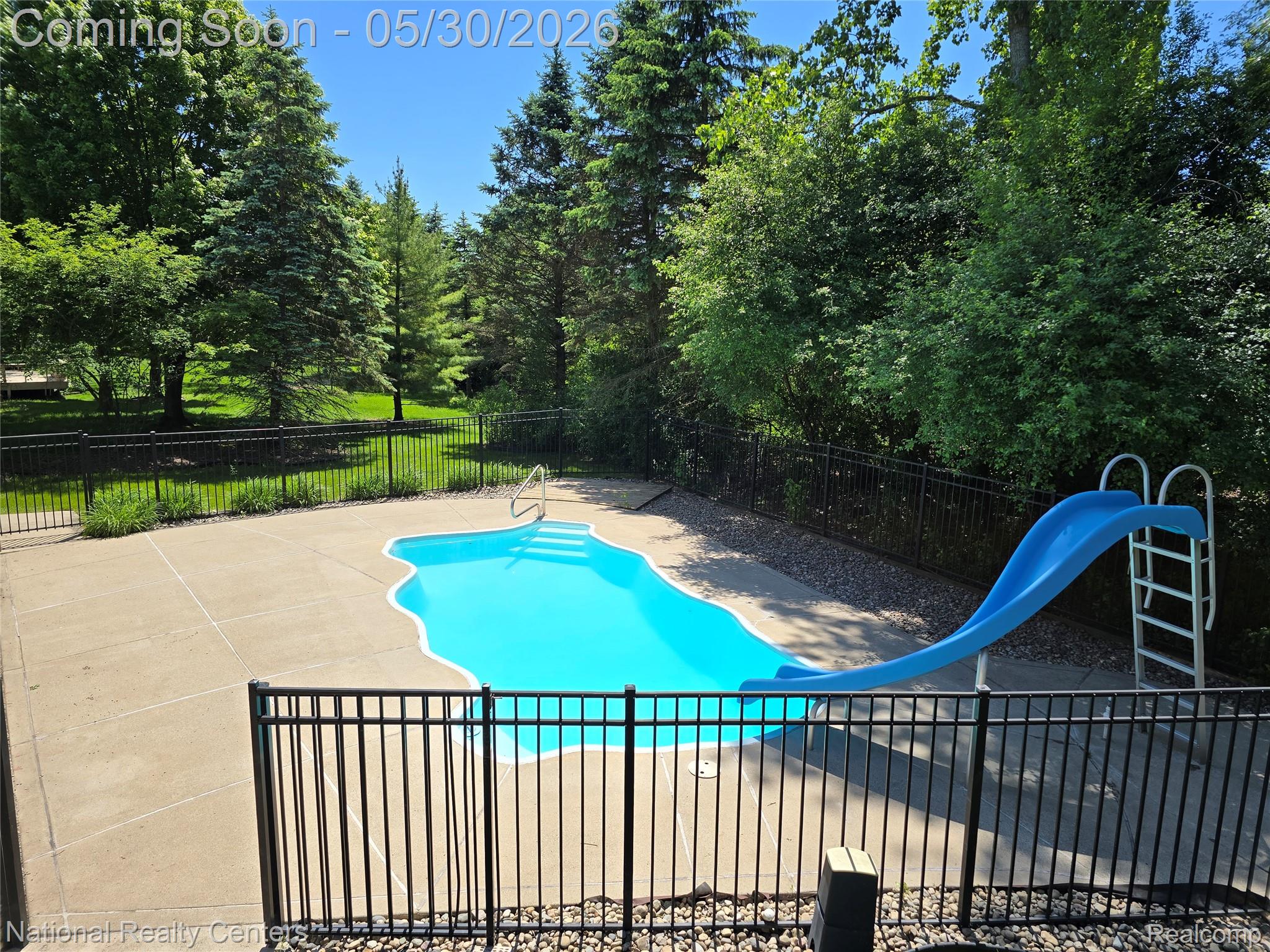 47245 N Pointe Drive