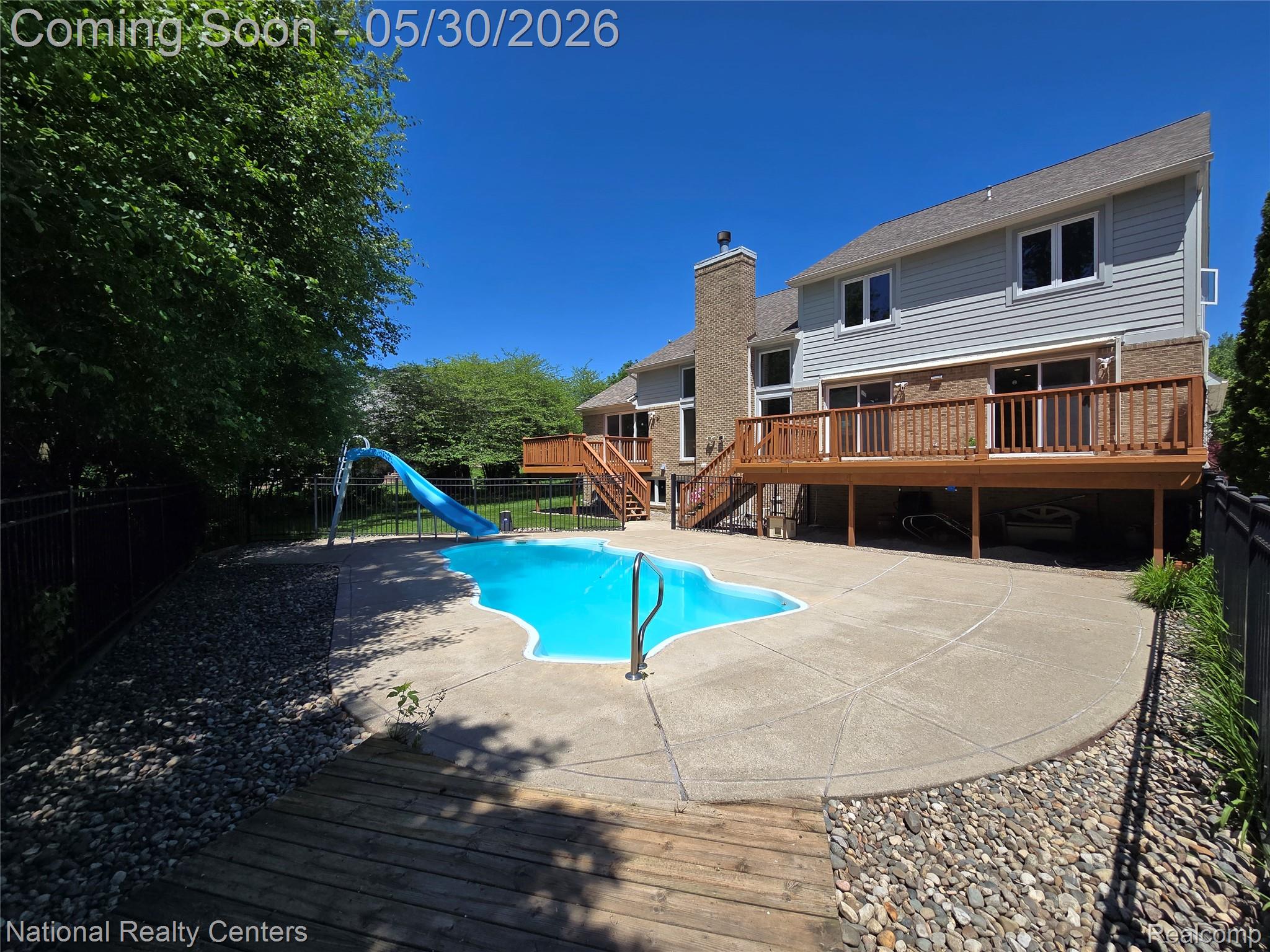 47245 N Pointe Drive