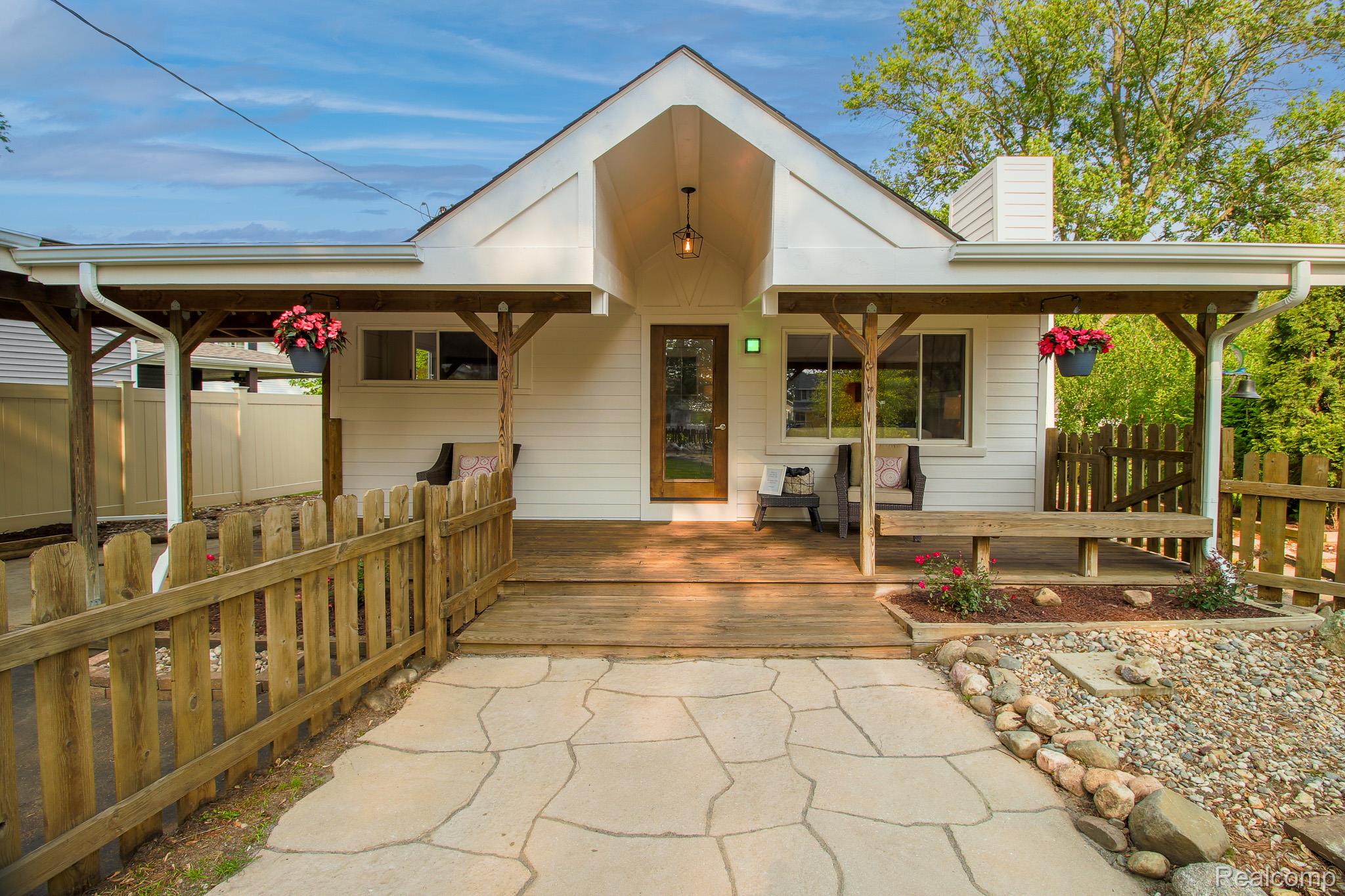 11627 Algonquin Drive