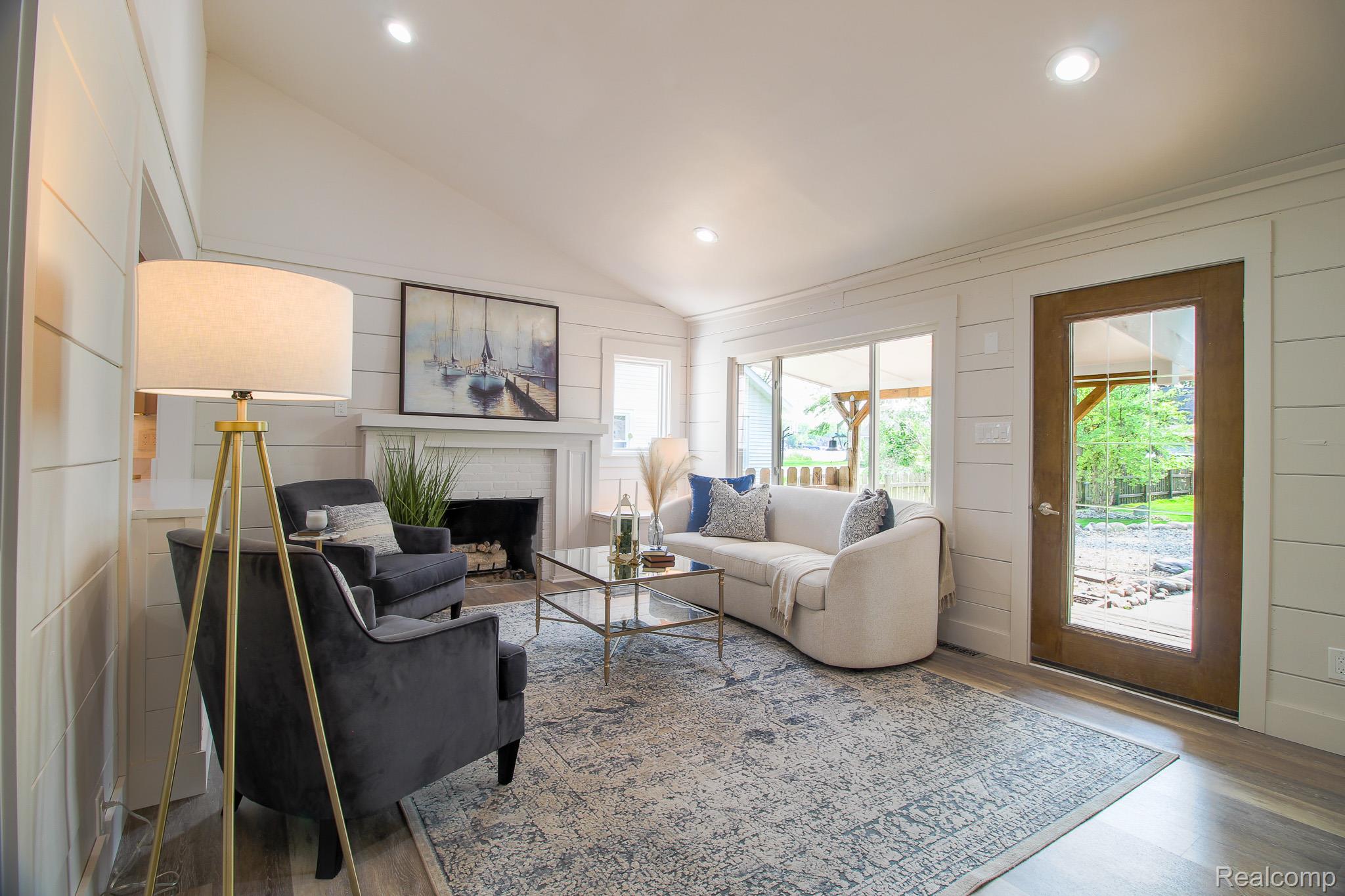 11627 Algonquin Drive
