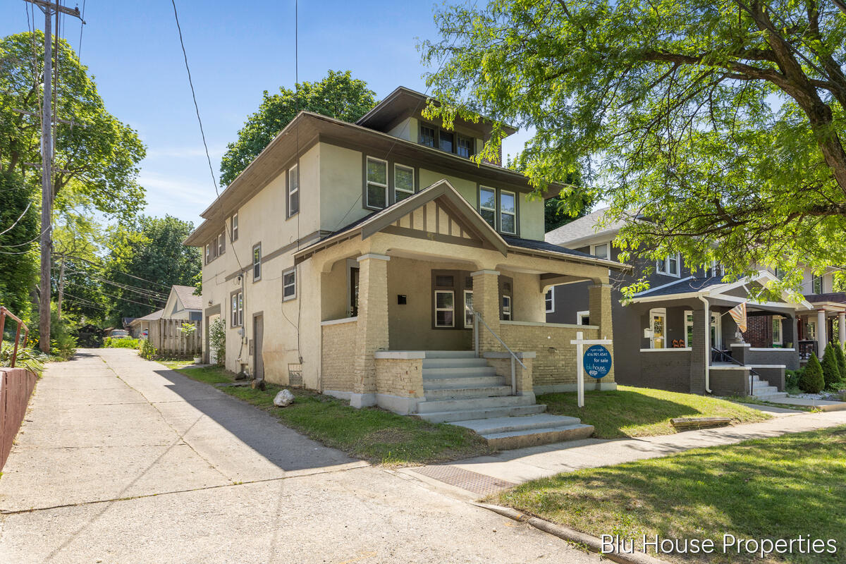 616 Giddings Avenue SE