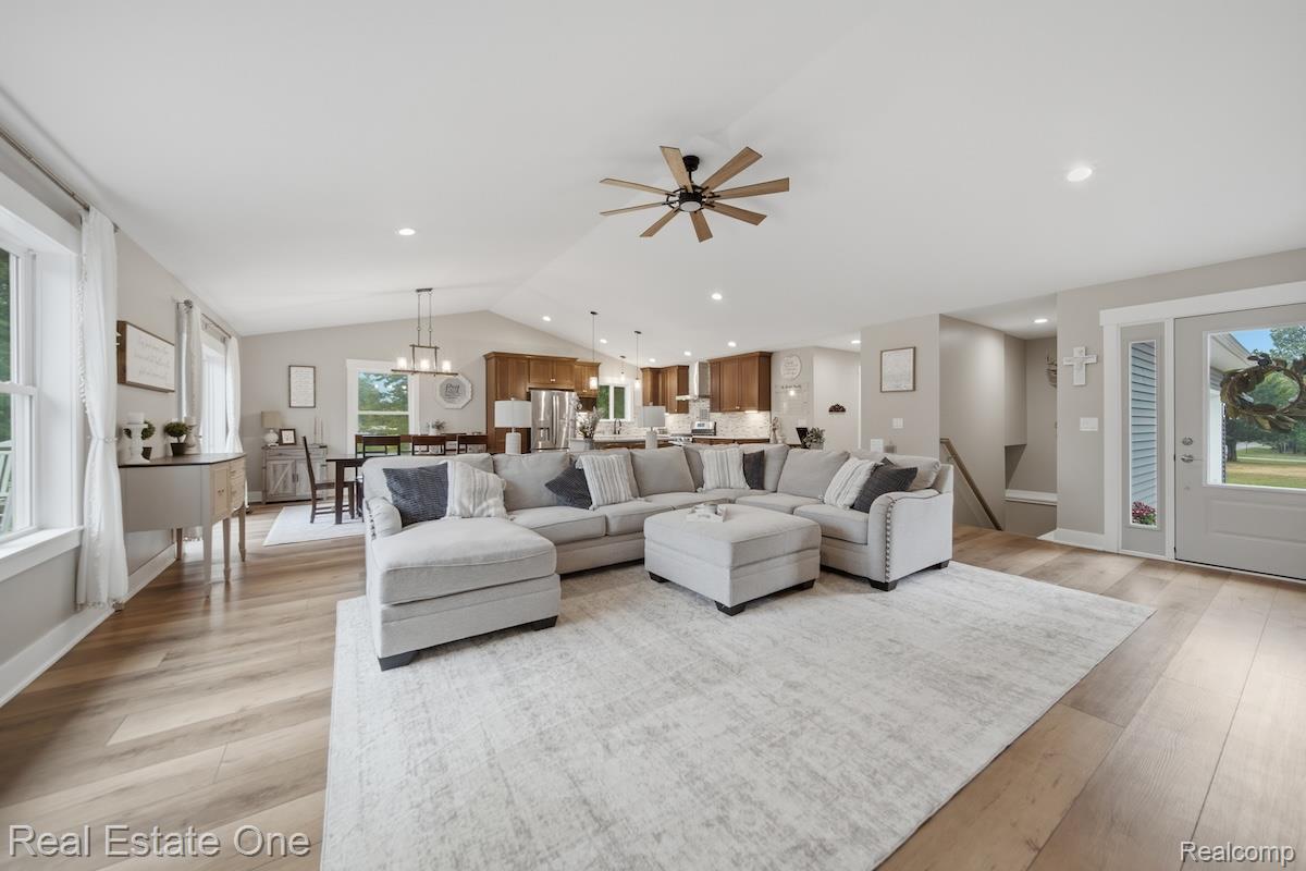 1583 Tomlinson Road