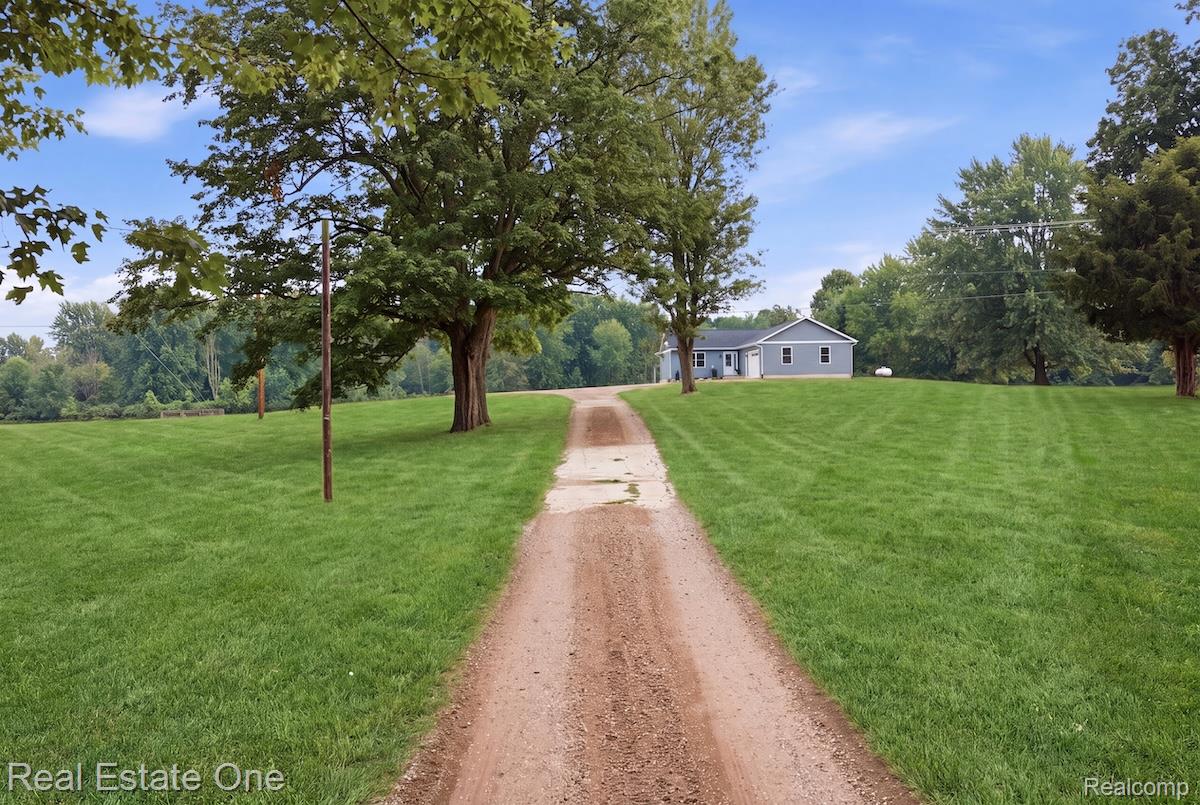 1583 Tomlinson Road