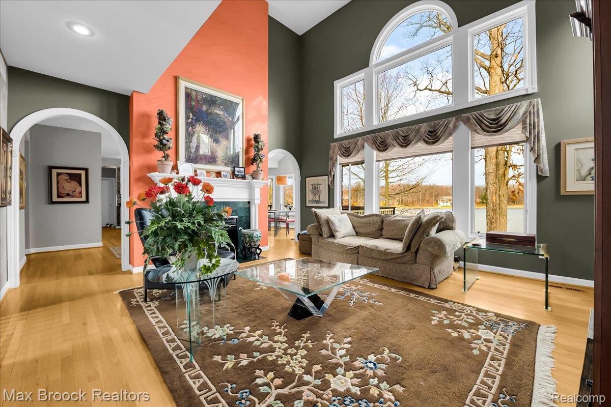 3370 Sutton Lane