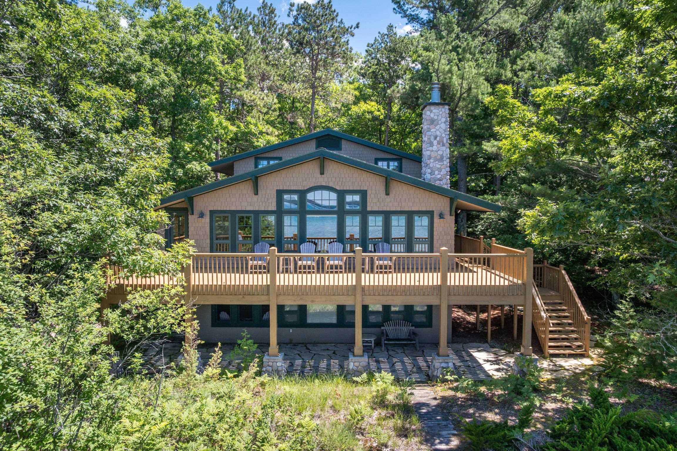 5196 MacKenzie Drive