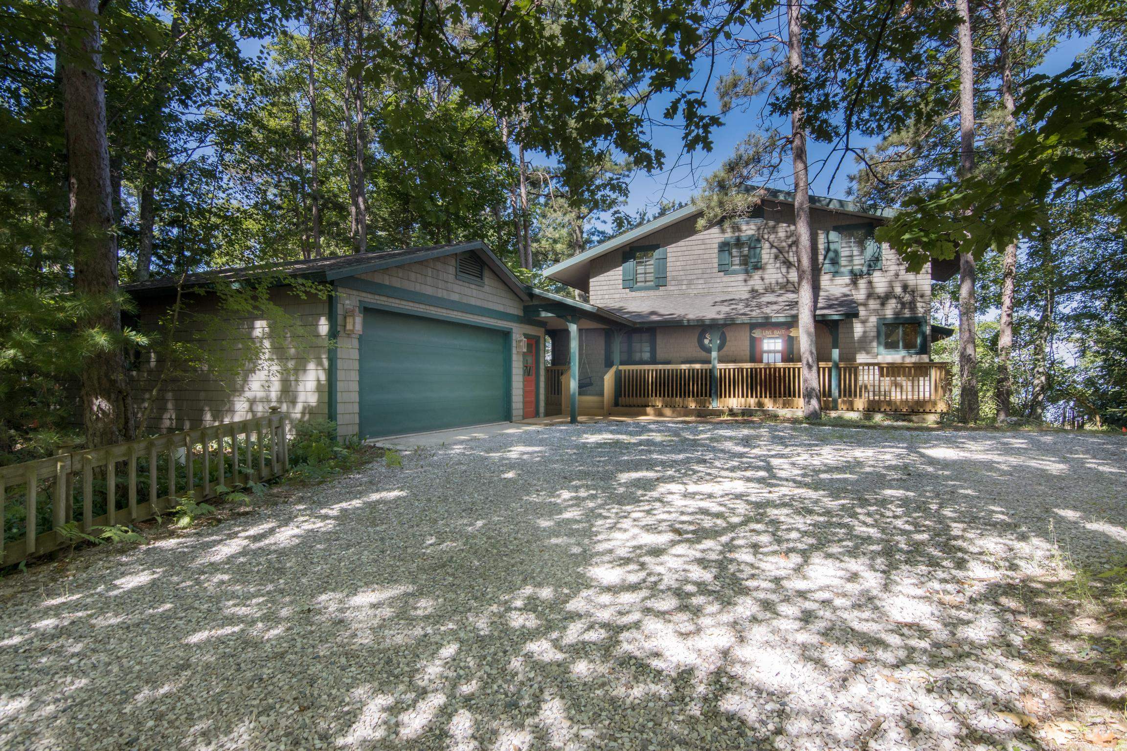 5196 MacKenzie Drive
